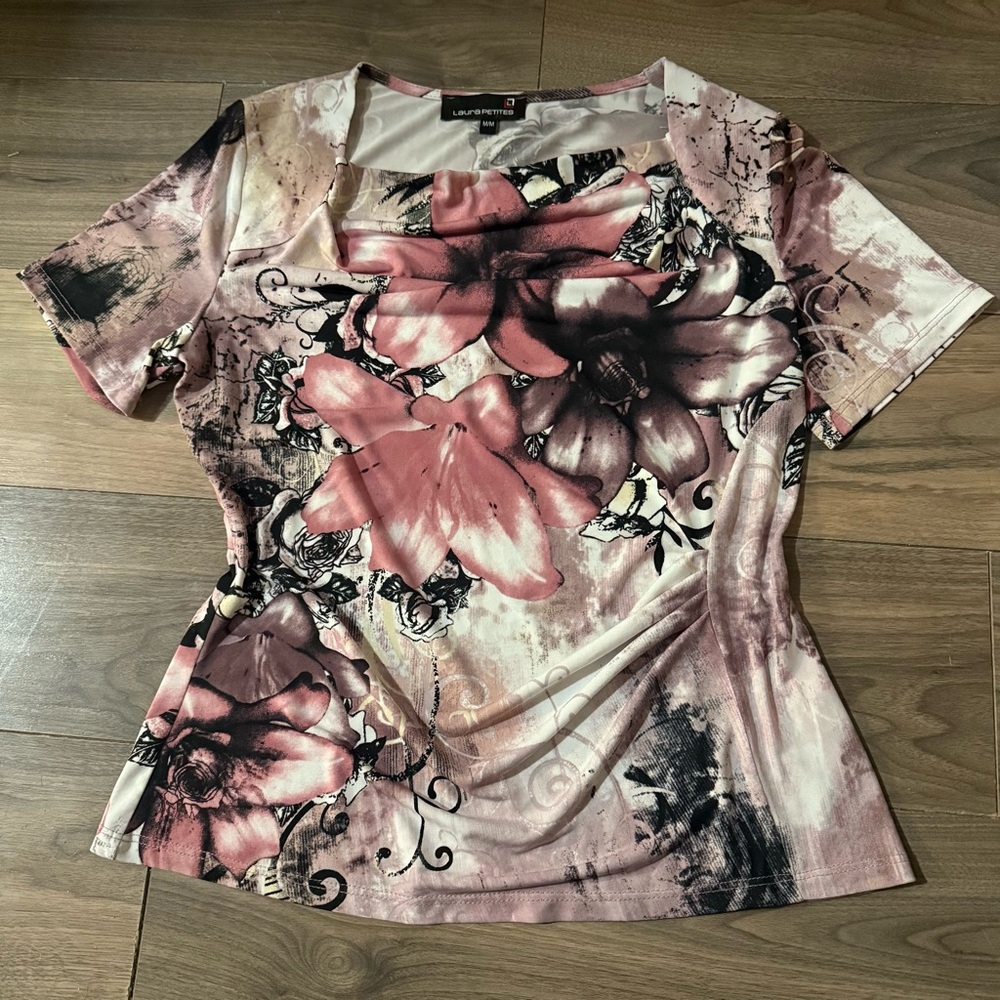 Top Short Sleeve Floral Tee in Rose Pink and Black